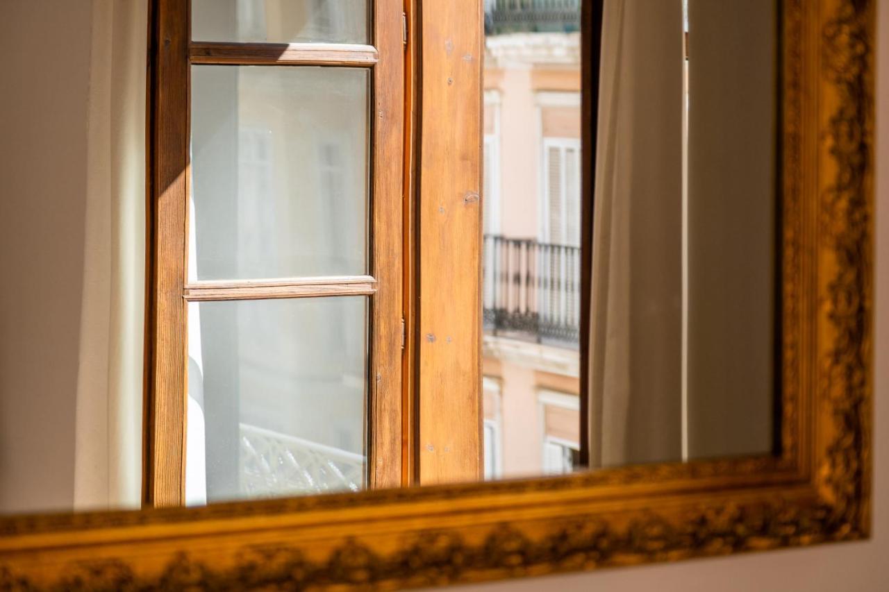 Apartament Carreteria - Design & Comfort - Prime Area